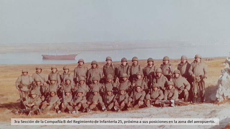 Fotografía general de la tercera compañía B del Regimiento de Infantería 25