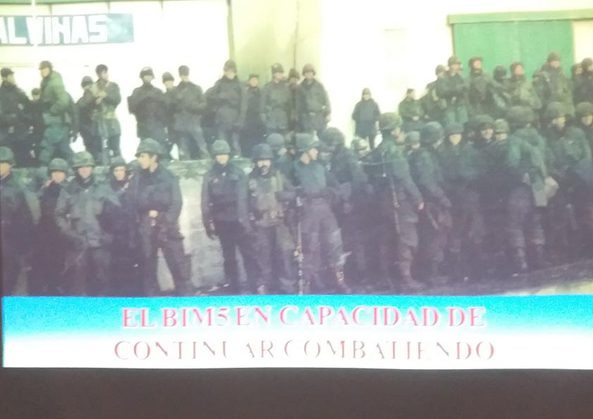 Fotografía del personal del batallón de Infantería de Marina 5, luego de la rendición.