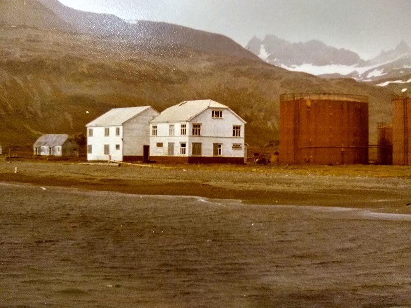 Fotografía de las instalaciones balleneras de la compañía Salvensen en las Islas 