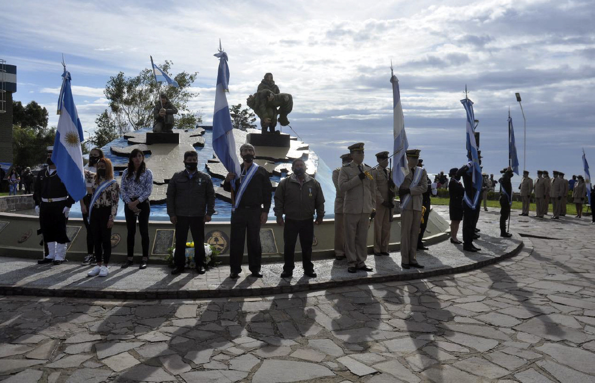 Acto homenaje a los héroes de la Guerra de Malvinas en Puerto Madryn