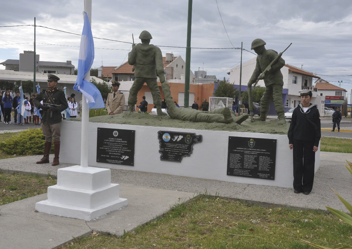 Acto homenaje a los caídos en la Guerra Malvinas en Playa Unión