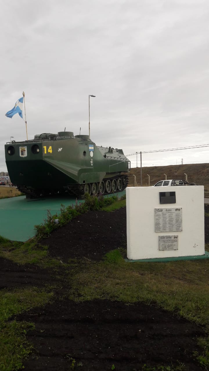 Réplica de tanque de guerra utilizado en el conflicto bélico en la Guerra de Malvinas en Río Grande