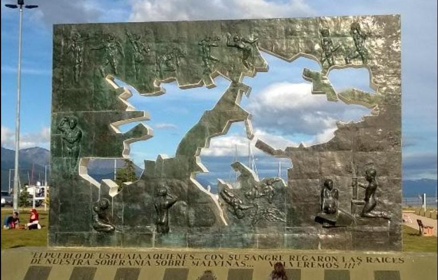 Foto de réplica de las Islas Malvinas en Ushuaia