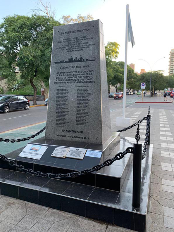 La fotografía muestra el listado de soldados que fallecieron en el “Crucero ARA General Belgrano”.